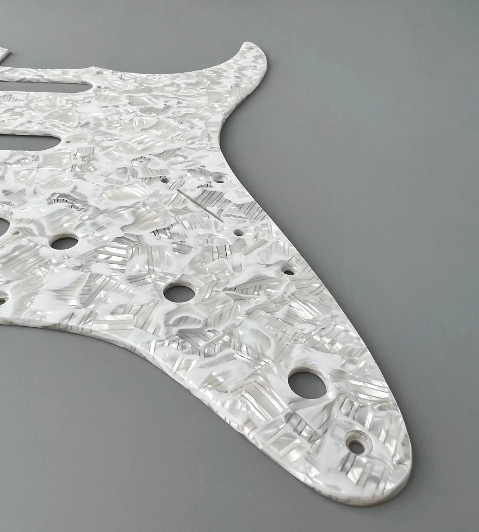 Tortoise pickguard Seashell White Perloid